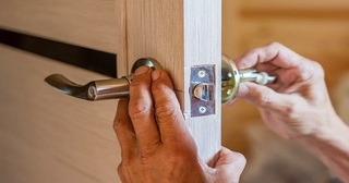 Установка и замена дверной ручки в Сибае от 277 руб. – Мастер24, монтаж фурнитуры, недорого